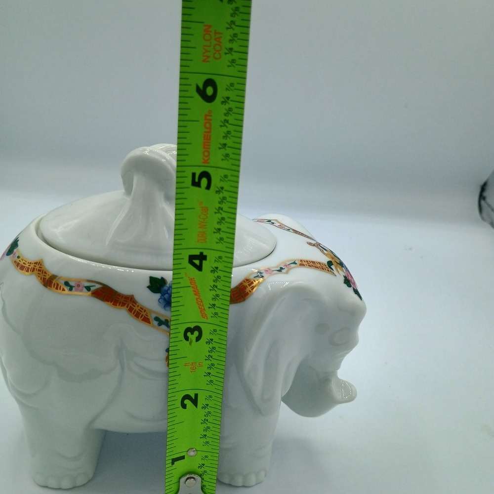 Chinoiserie White Porcelain Elephant With Lid Japan Trinket Box Elizabeth Arden - Picture 11 of 14